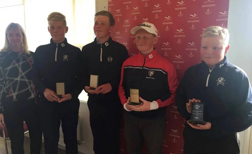 - Golfsamband Íslands Guðrún Hólmsteinsdóttir frá Íslandsbanka, Tómas Eiríksson, Lárus Ingi Antonsson, Sigurður Arnar Garðarsson og Böðvar Bragi Pálsson.