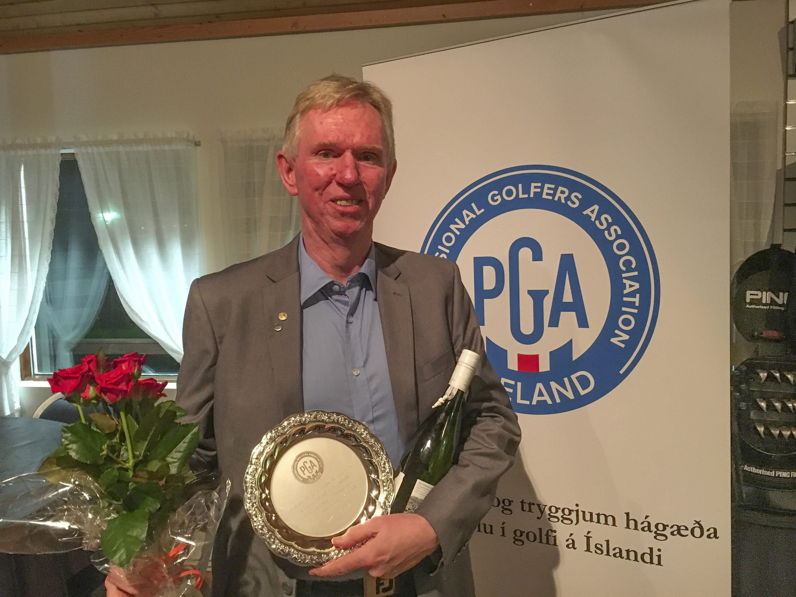 David Barnwell fékk viðurkenningu frá PGA á Íslandi. Mynd/PGA