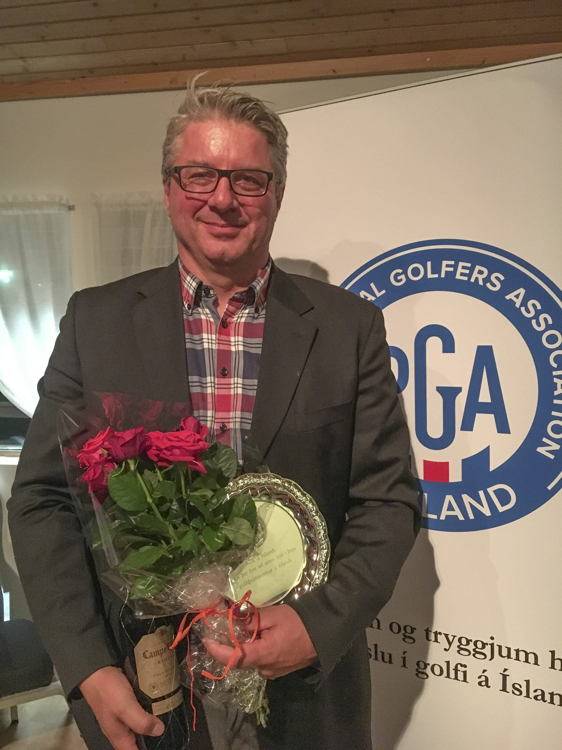 Agnar Már Jónsson, fékk viðurkenningu frá PGA. Mynd/PGA
