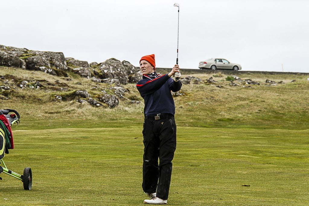 Ólafía Þórunn Kristinsdóttir úr GR púttar hér á 5. flöt í dag á Jaðarsvelli. Mynd/seth@golf.is