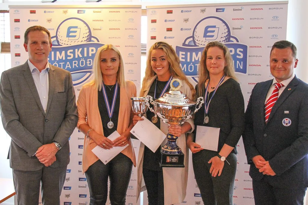 - Golfsamband Íslands Verðlaunahafar í kvennaflokki á Securitasmótinu. Guðmundur Arason forstjóri Securitas, Nína Björk Geirsdóttir, Saga Traustadóttir, Ragnhildur Kristinsdóttir, Haukur Örn Birgisson forseti GSÍ. Mynd/seth@golf.is