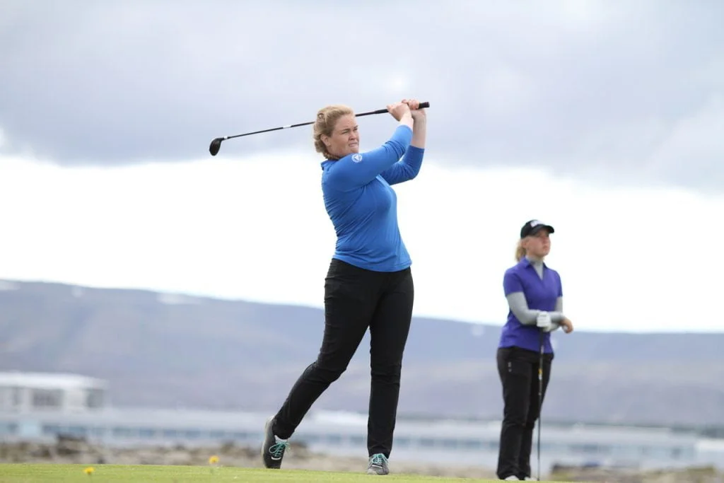 - Golfsamband Íslands Signý Arnórsdóttir slær hér á 8. teig í dag á Borgunarmótinu. Mynd/seth@golf.is