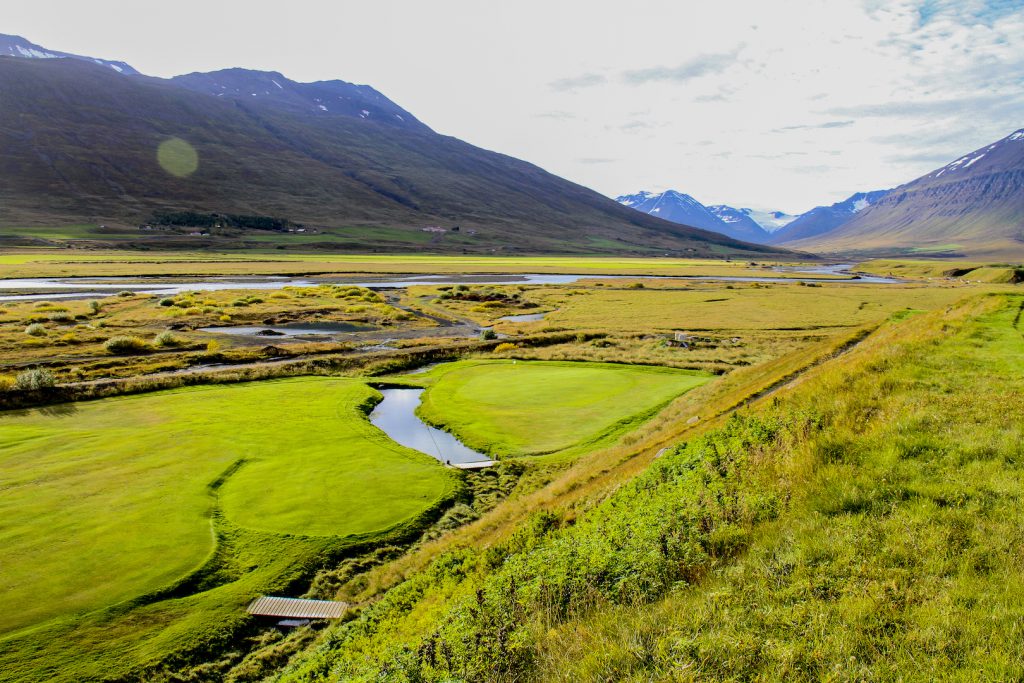 Önnur brautin á Arnarholtsvelli liggur á sléttum hólmum Svarfdalsár. Mynd/seth@golf