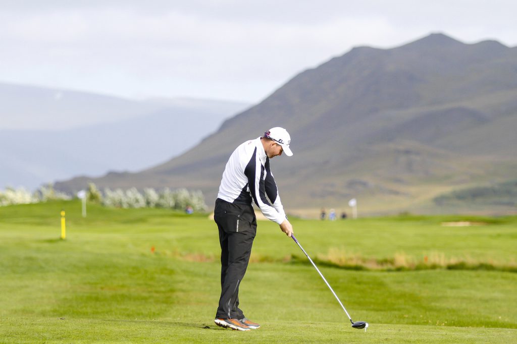 Kristján Þór Einarsson slær hér á 10. teig á Garðavelli. Mynd/seth@golf.is