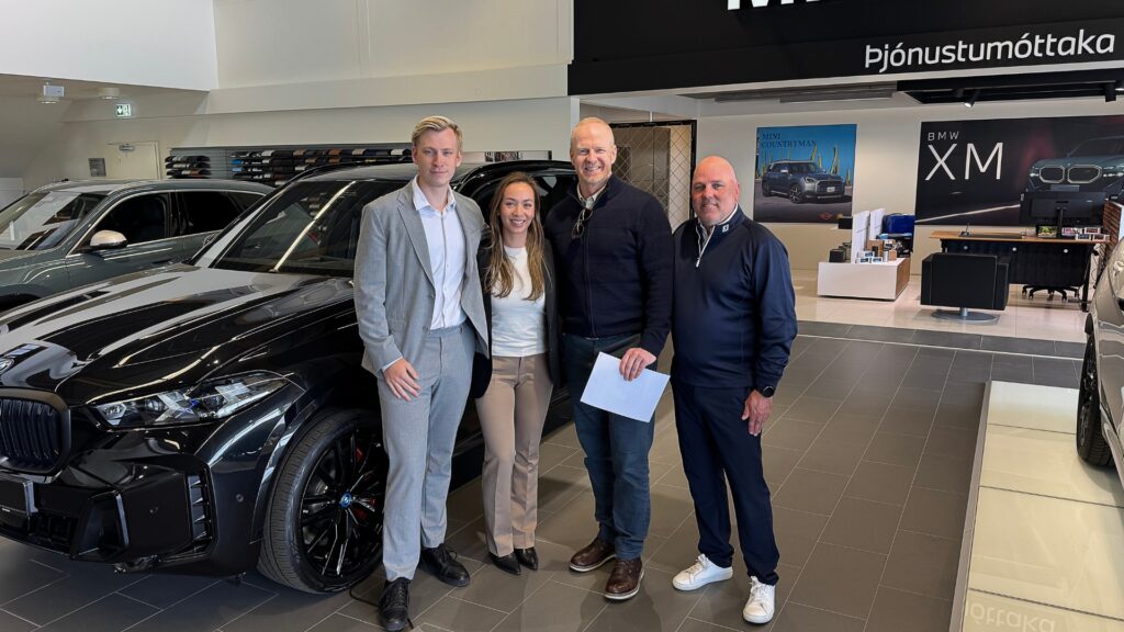 BMW á Íslandi og GSÍ skrifa undir áframhaldandi samstarfssamning