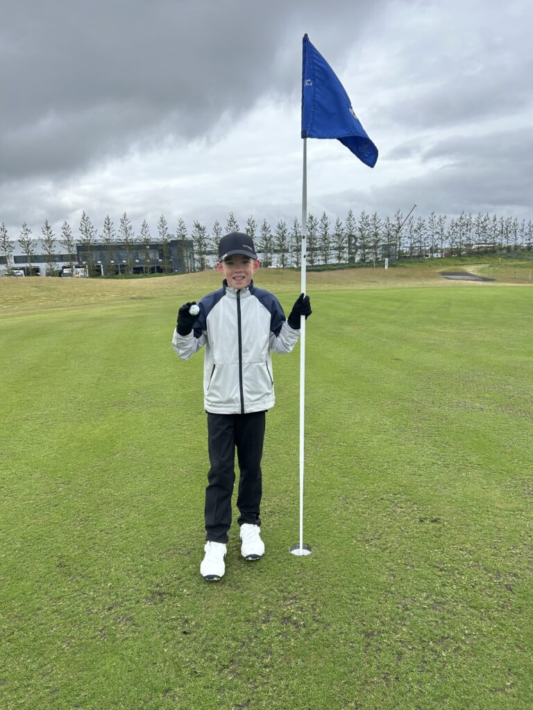 10 ára kylfingur fór holu í höggi á Íslandsmóti golfklúbba – myndband