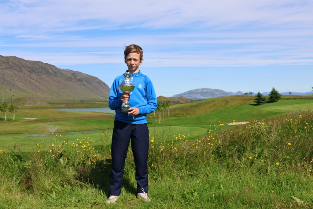 Ísak Hrafn er Íslandsmeistari í holukeppni 2026 í drengjaflokki 12 ára og yngri