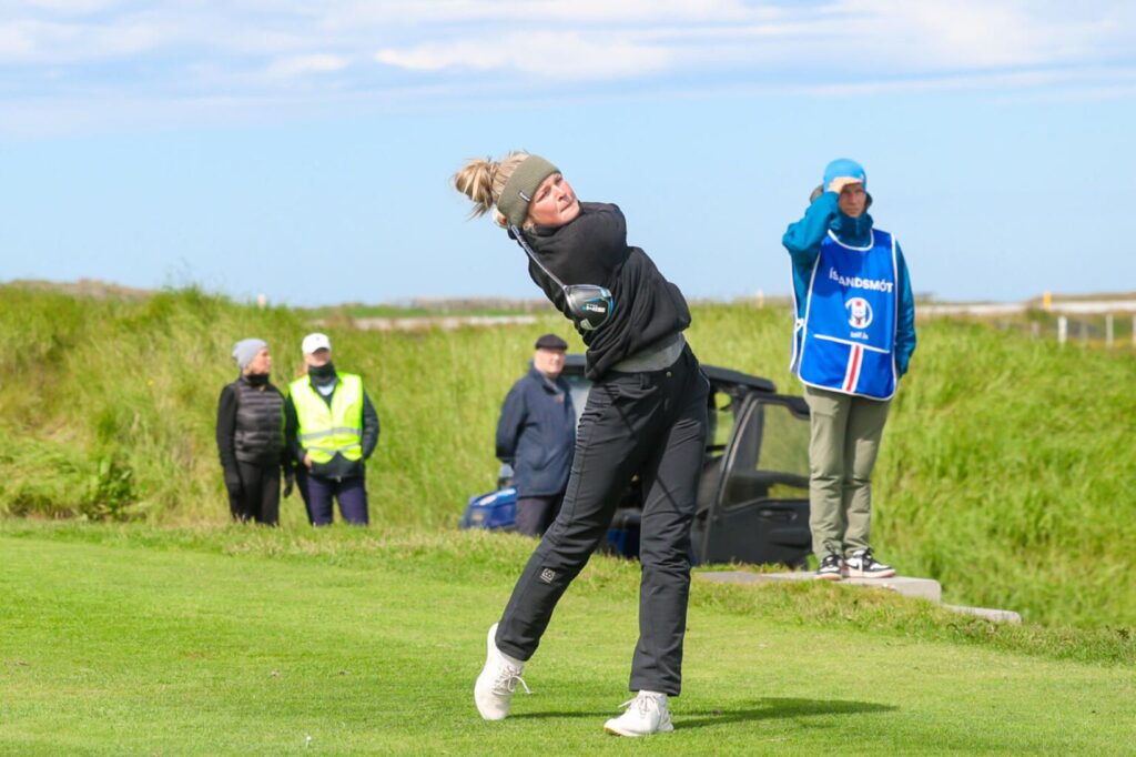 Huldu Clara í toppbaráttunni fyrir lokahringinn í Suður-Afríku
