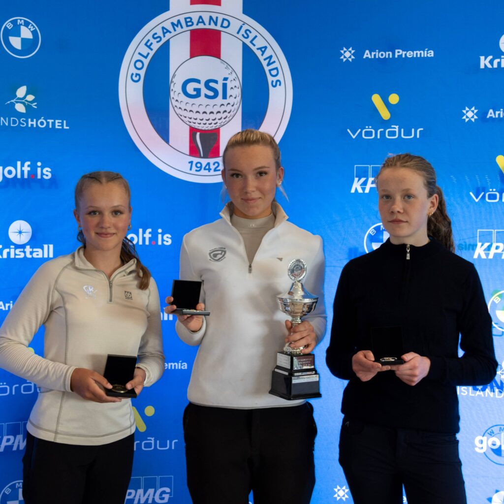 Sara María er Íslandsmeistari í holukeppni 2026 í stúlknaflokki 15-16 ára
