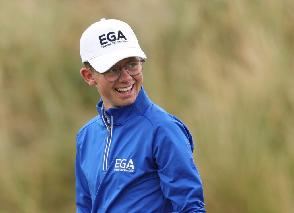 Óliver Elí vann báða leiki sína á fyrsta keppnisdegi Jacques Léglise Trophy